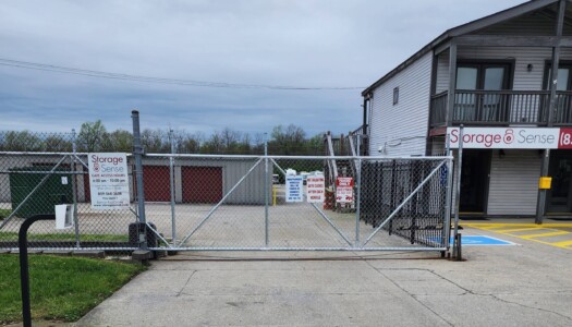 Secure entry and exit gate