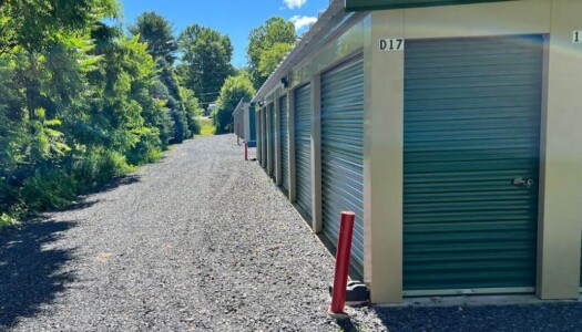 Wide Drive Thru Aisle for Drive Up Storage